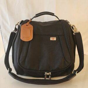 Victorinox hanging toiletry bag with strap